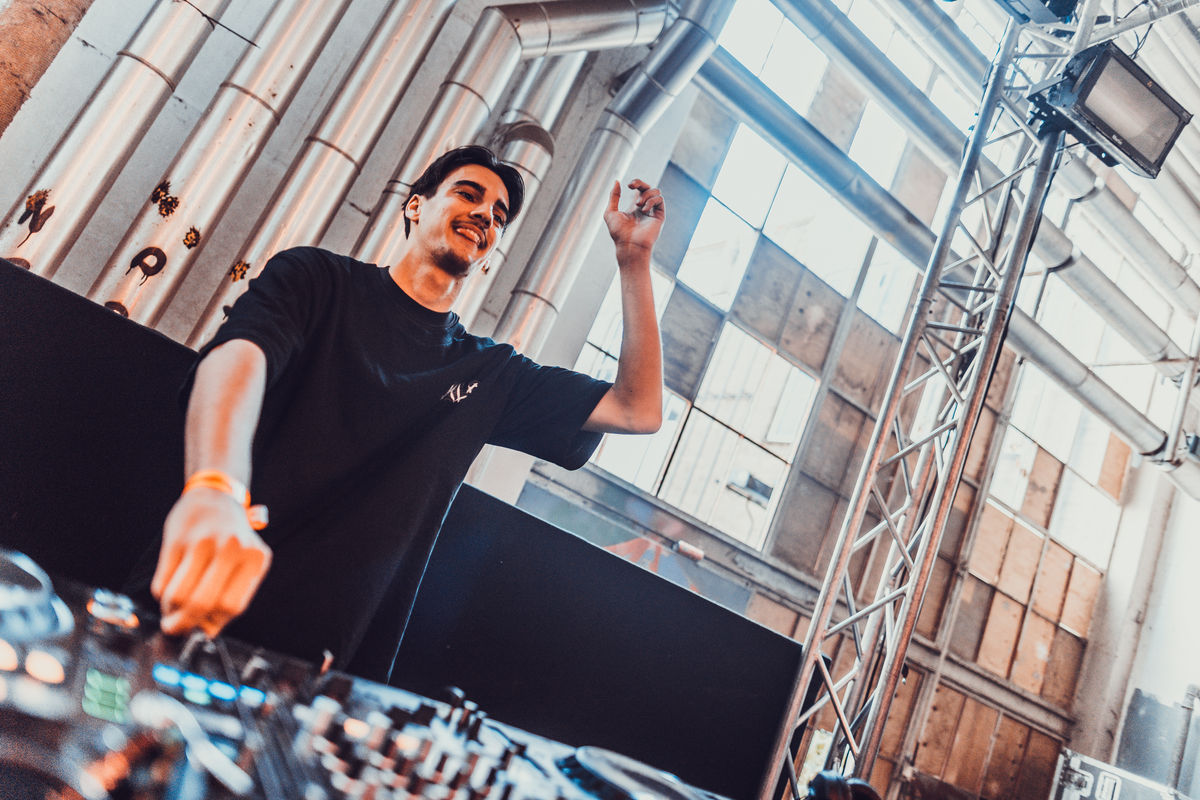 Loading... just a sec